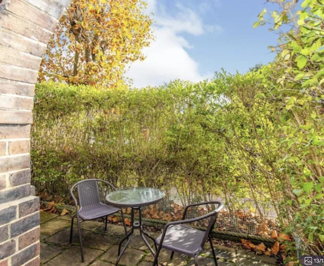 Please Cancel Your Bookings London Exterior foto
